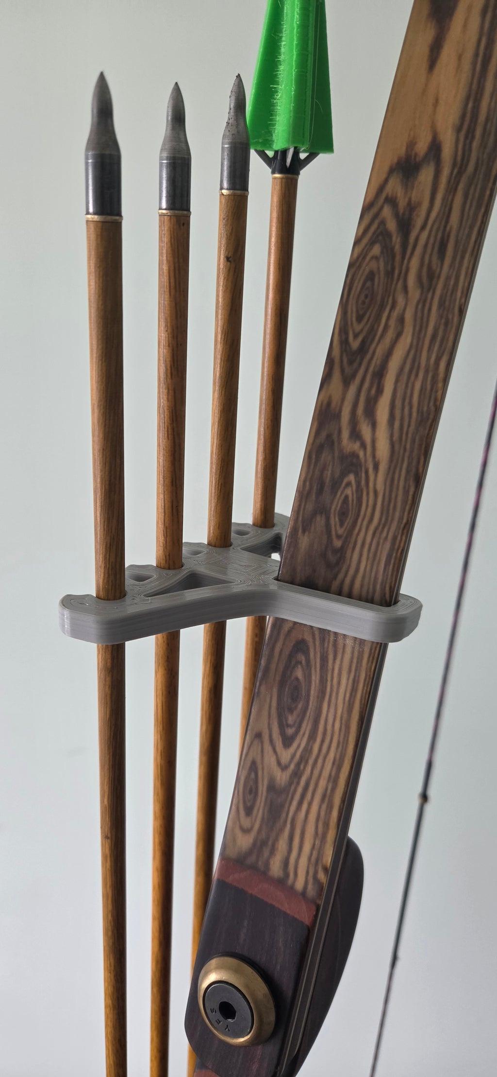Limb‑Mounted Traditional Quiver